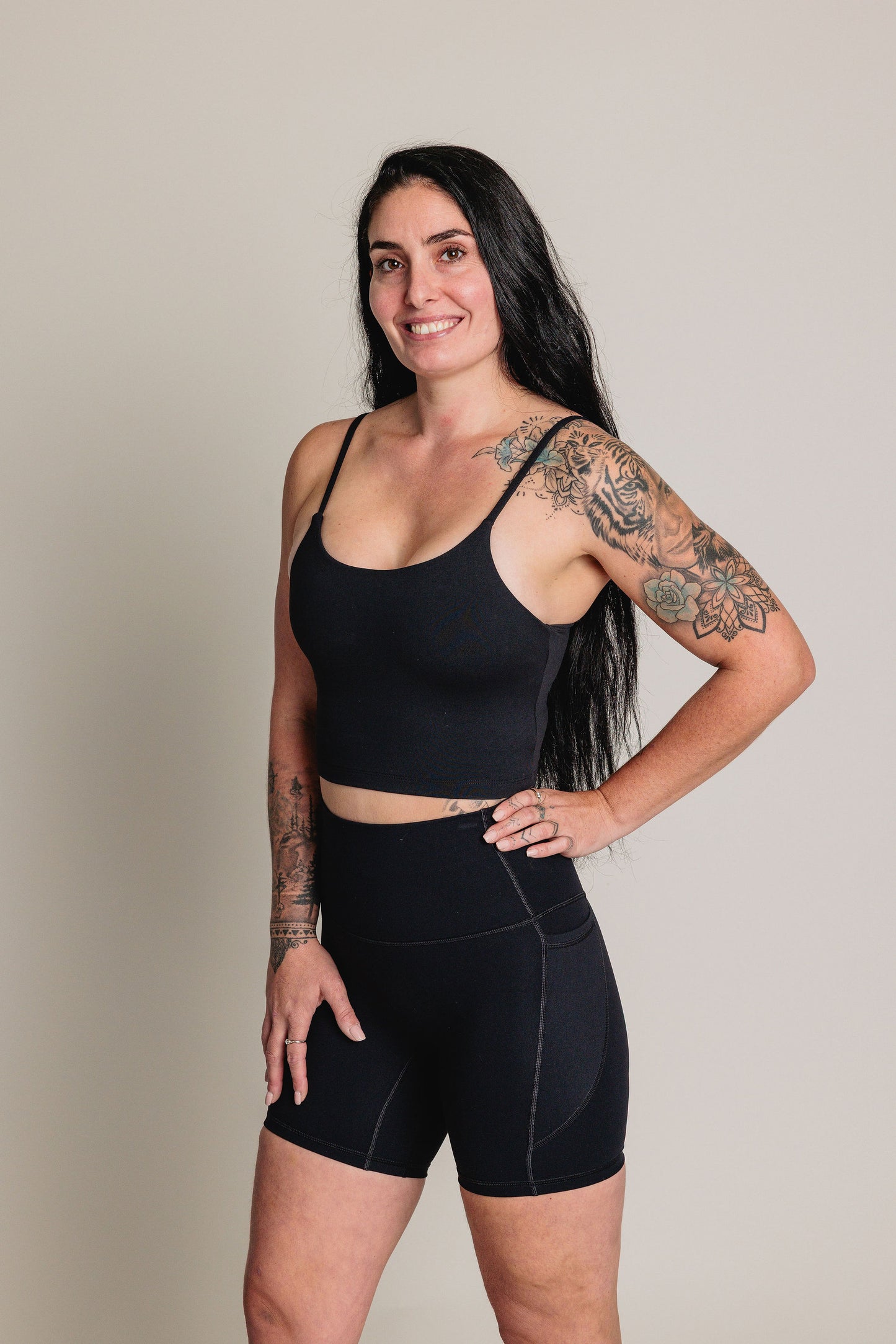 Camisole crop avec soutien intégré MOVE IT - Noir